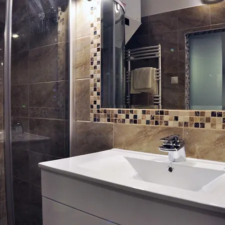 ドロシルクス アパート *